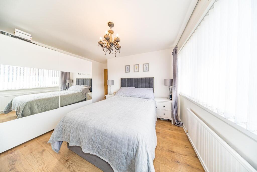 37 Deepdale Drive bedroom 1.jpg