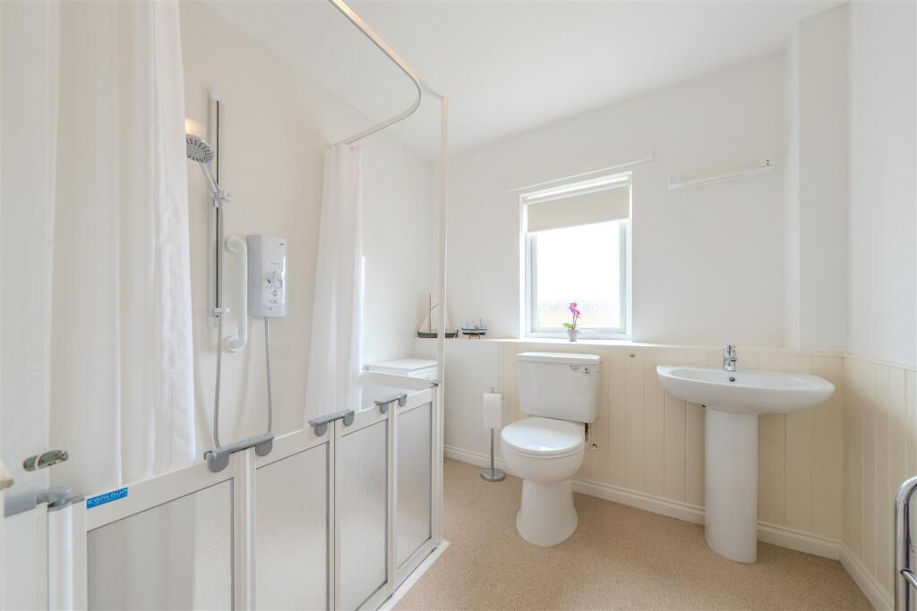 2 Fairway Court-12.jpg