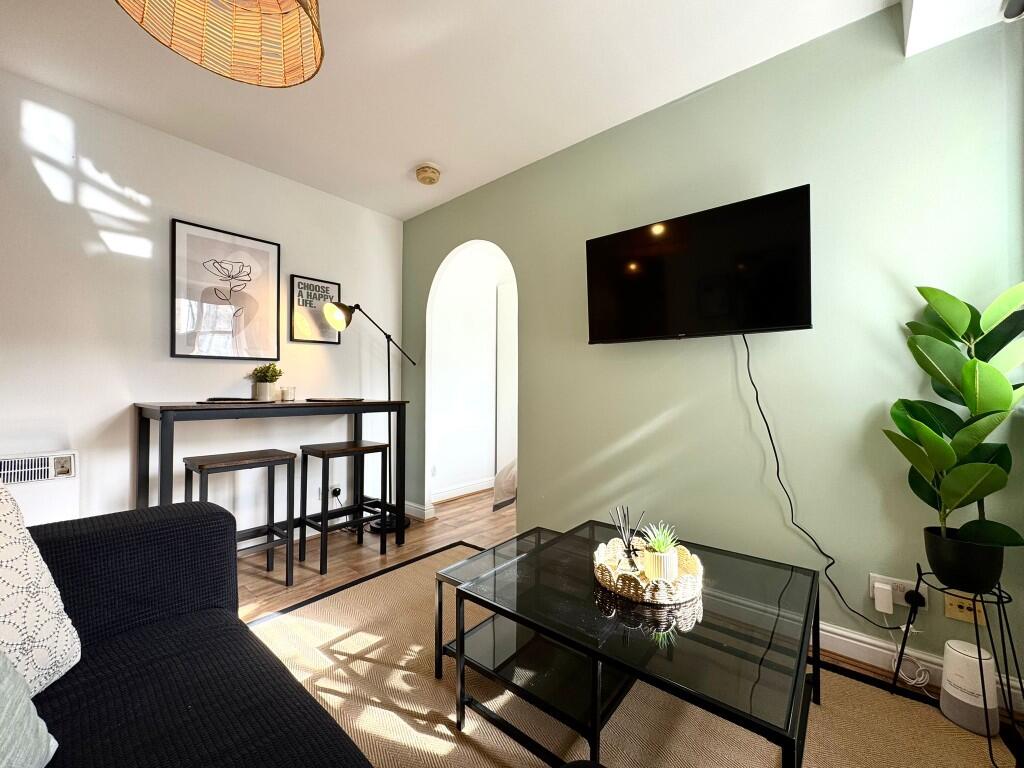 Transom Close, London, SE16