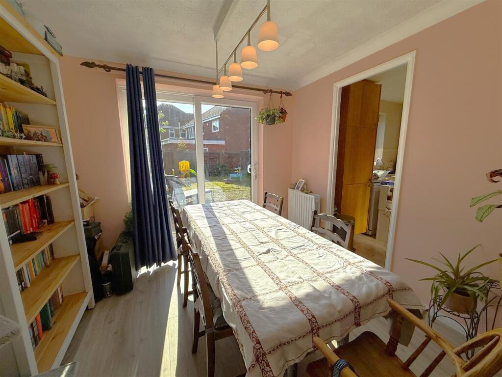 Dining Area.JPG
