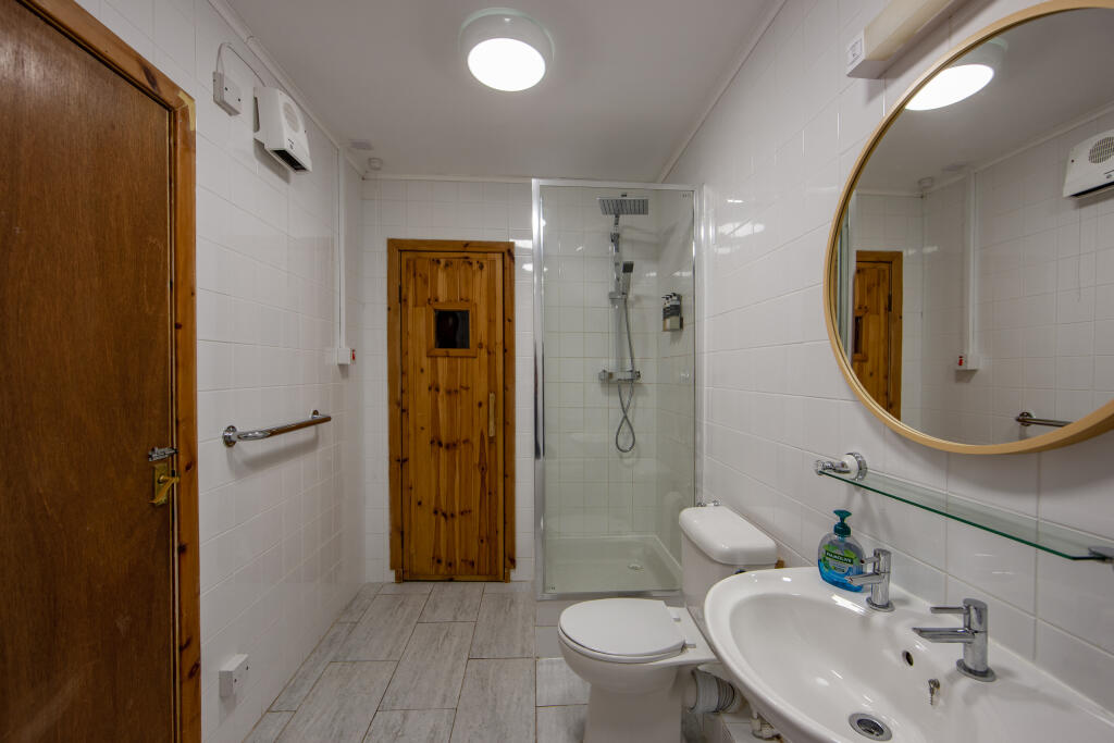 1Z6E0542 Culzean Bathroom