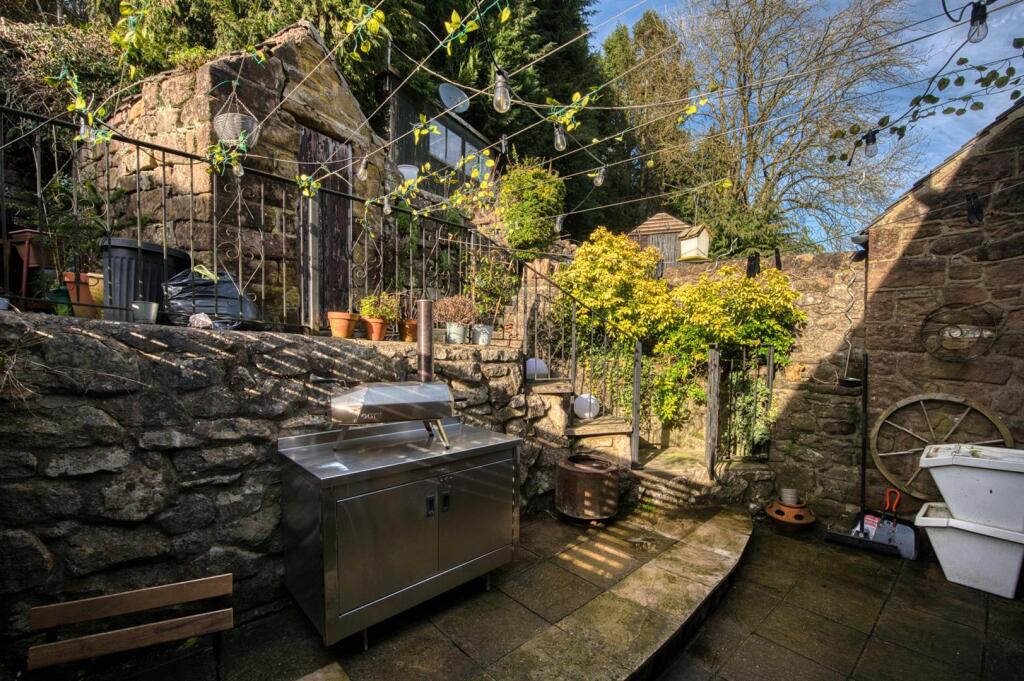 Courtyard Garden towards outbuilding.jpg