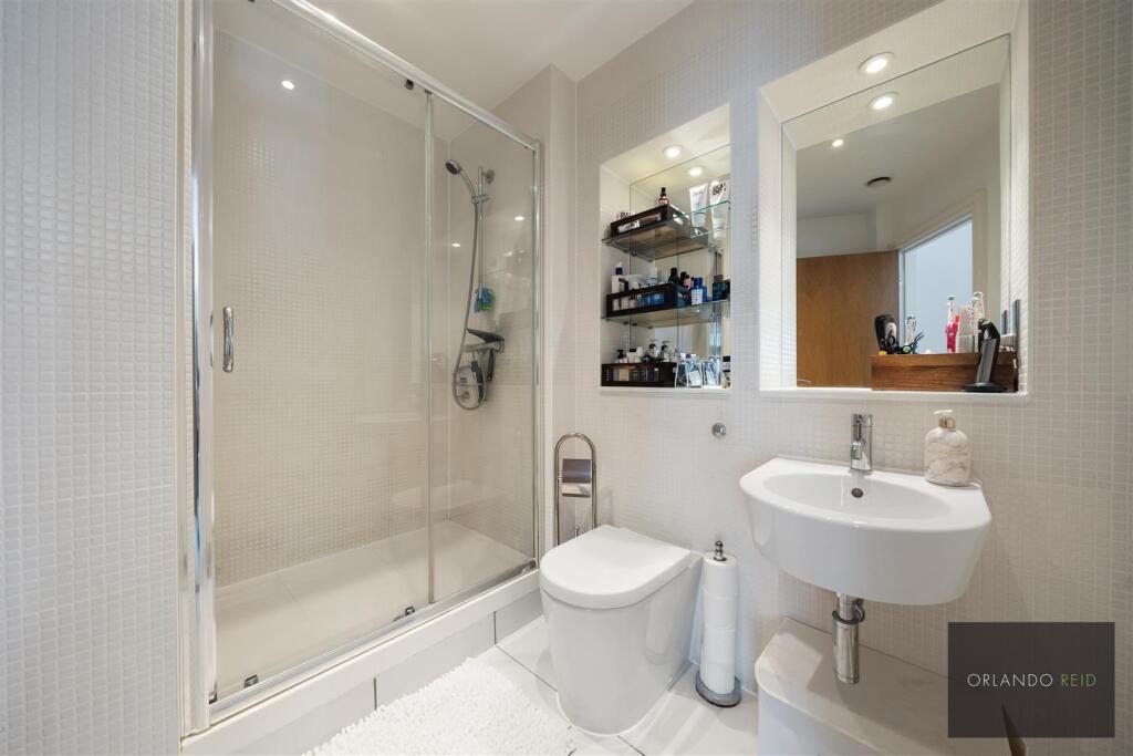 Flat 308, Zachary House SW9 0AF-2.jpg