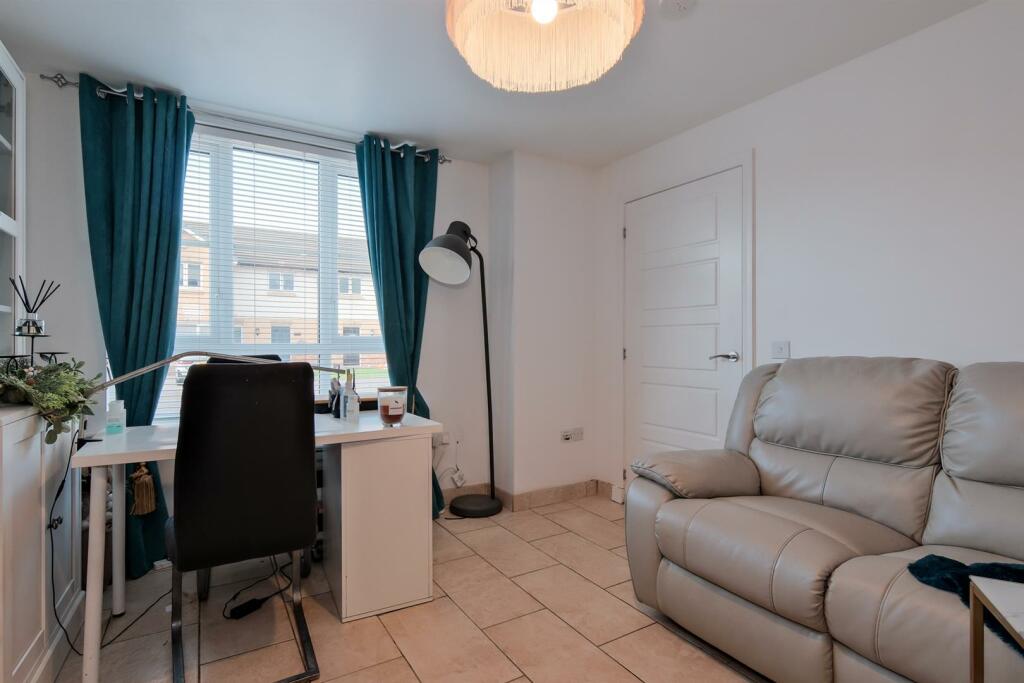 004-14 Brock Place Motherwell ML1 1AH.jpg