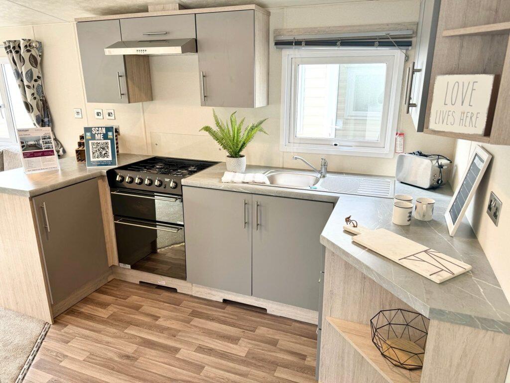 Felixstowe Beach - Delta -Wadhurst  For Sale