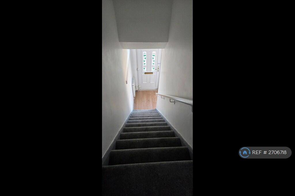 Stairs/Ground Floor Hallway