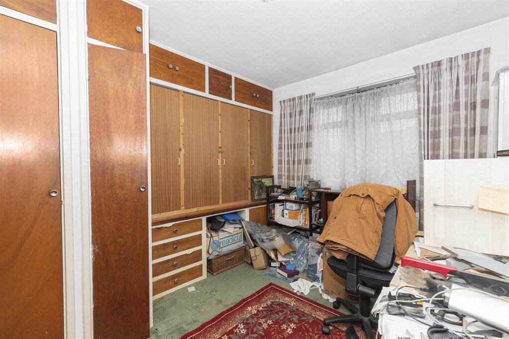 Bed 2.jpg