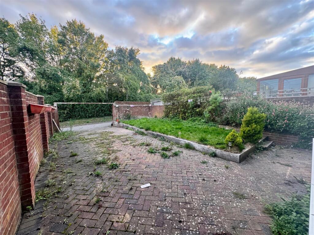 Garden / Parking