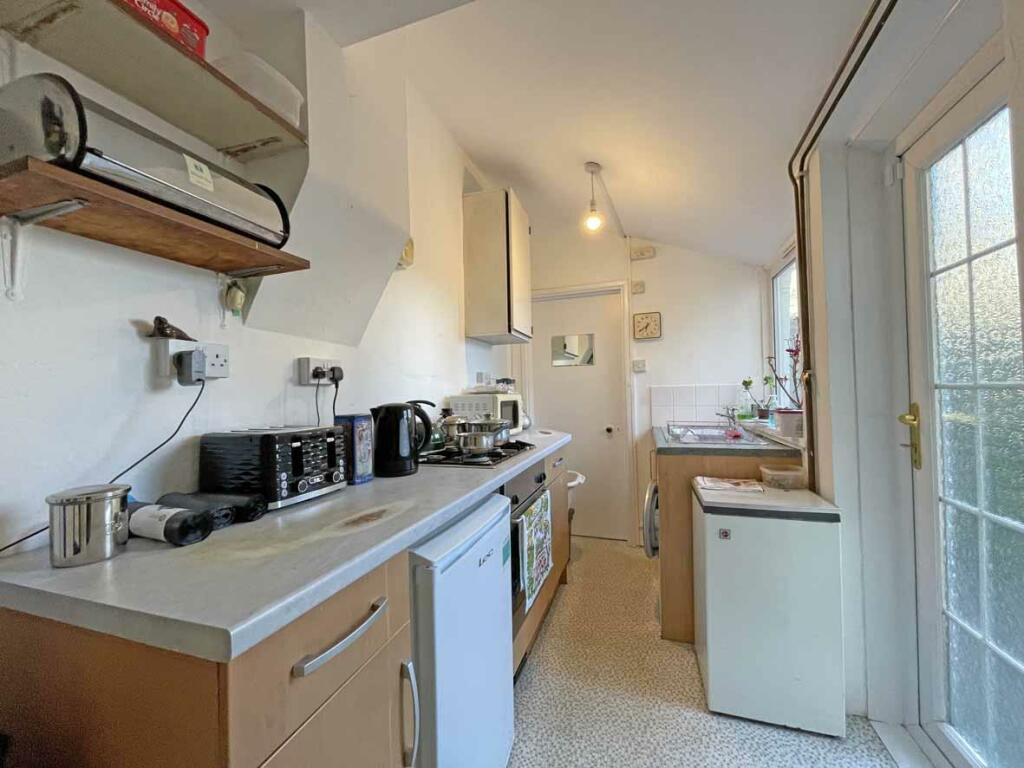 Onslow Road 28 - Kitchen.jpg