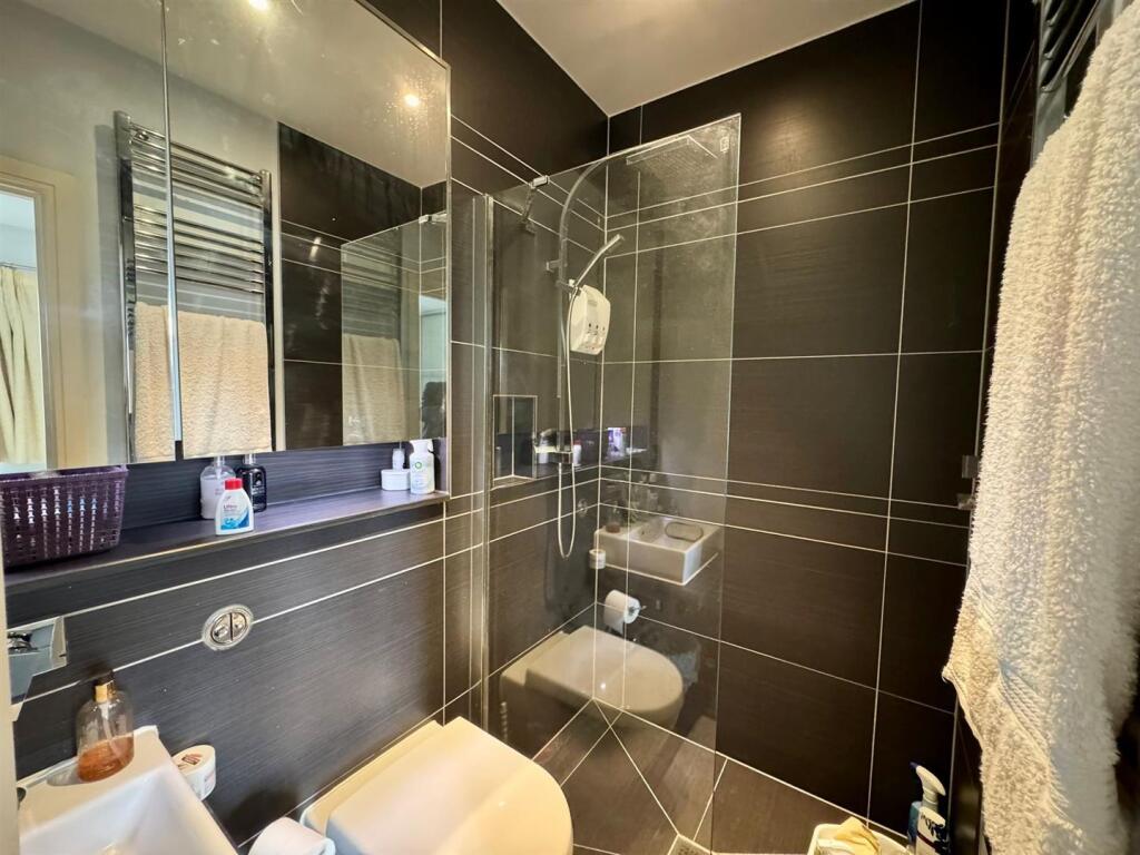 En-Suite Bathroom