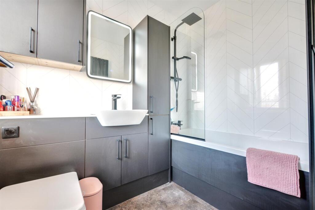 Ensuite 3.jpeg
