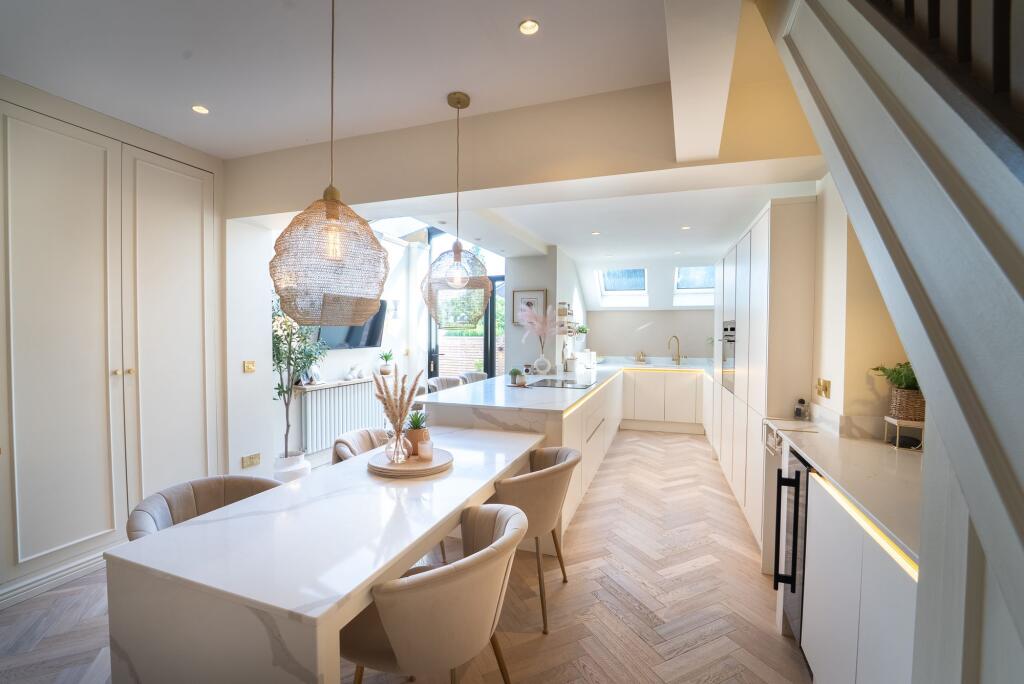Kitchen / Dining