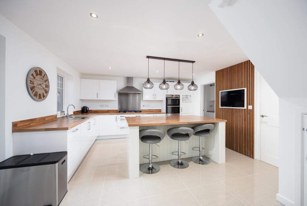 2 Cheddington Grove, HP22 7AB-12