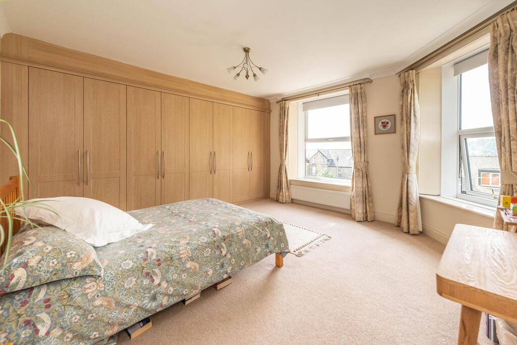 TWO DOUBLE BEDROOMS AND BATHROOM