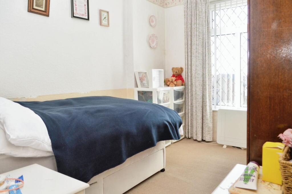 3fb71fa6-Bedroom 202.JPG