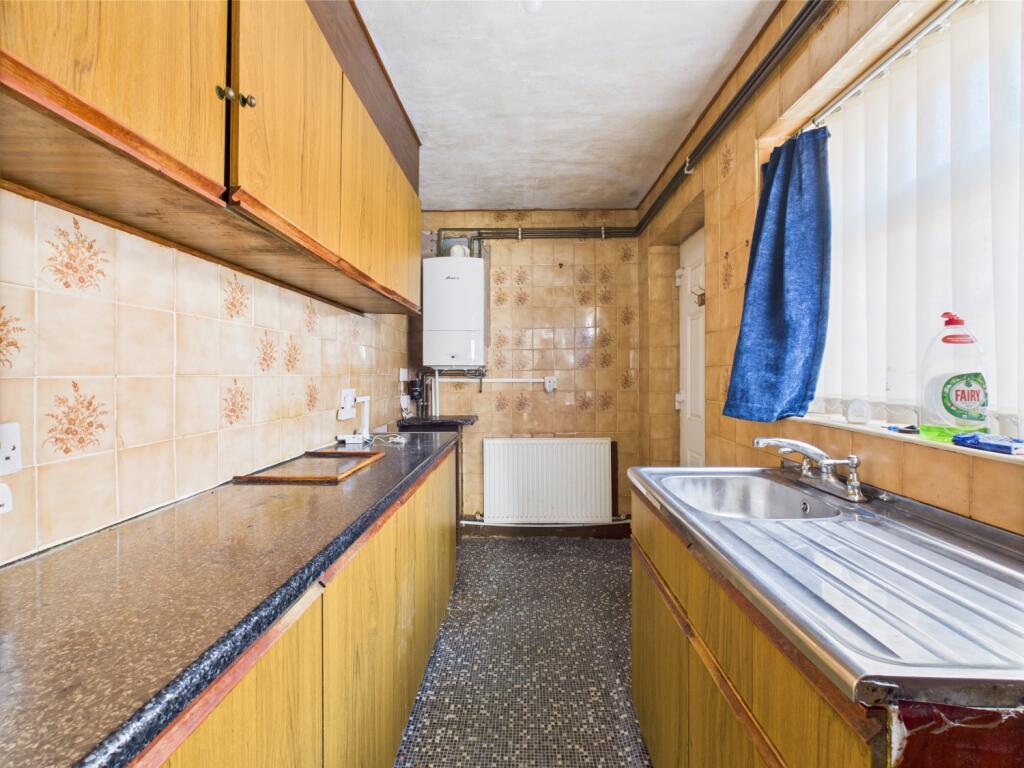 CAM03729G0-PR0050-STILL004