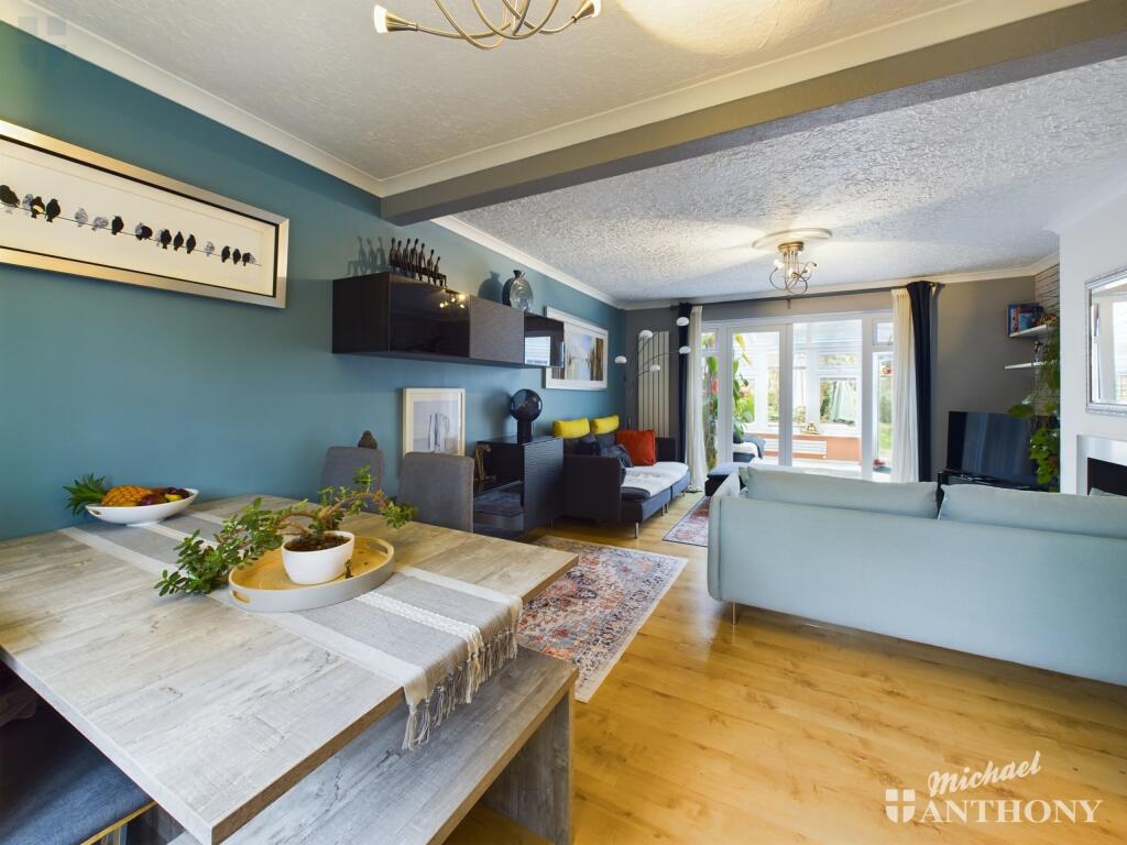 CAM03852G0-PR0137-STILL006