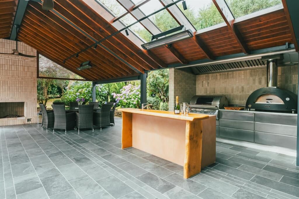 Outdoor Kitchen