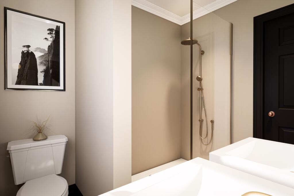 Master En Suite 2