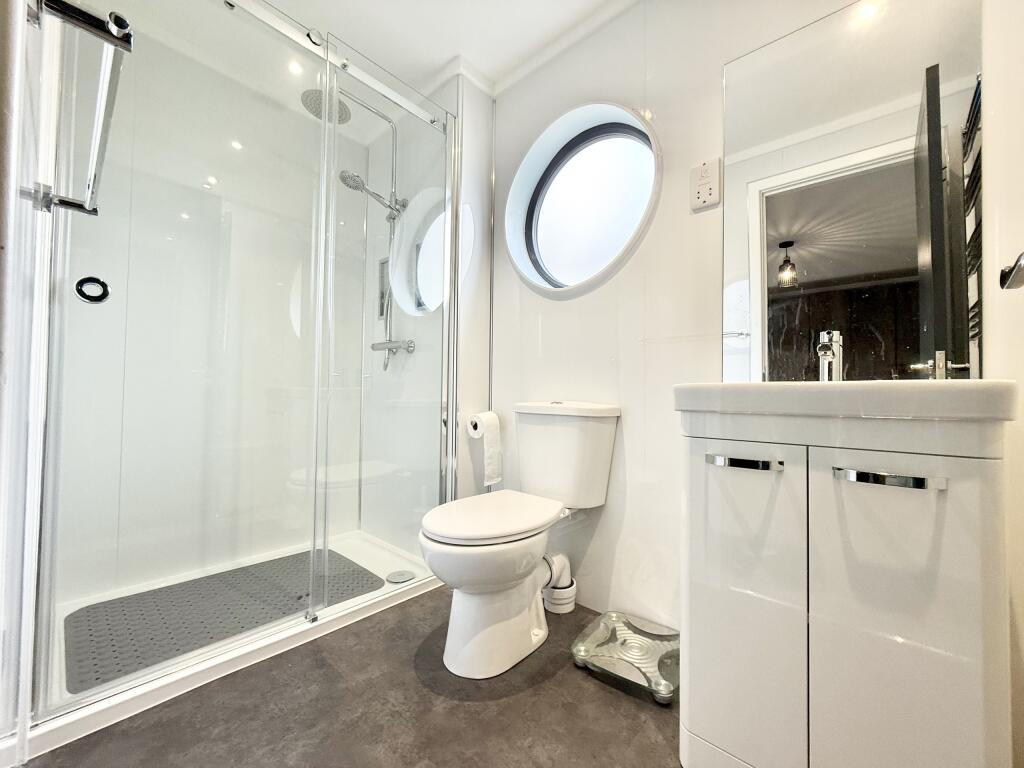 En-Suite Shower