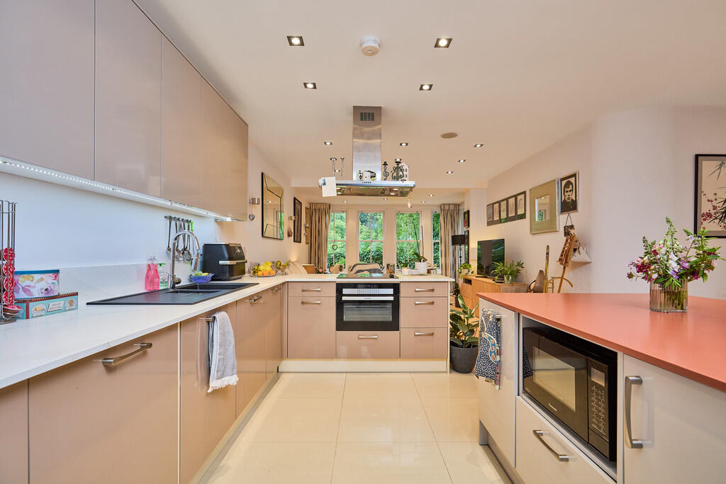 Edward Knight 202...