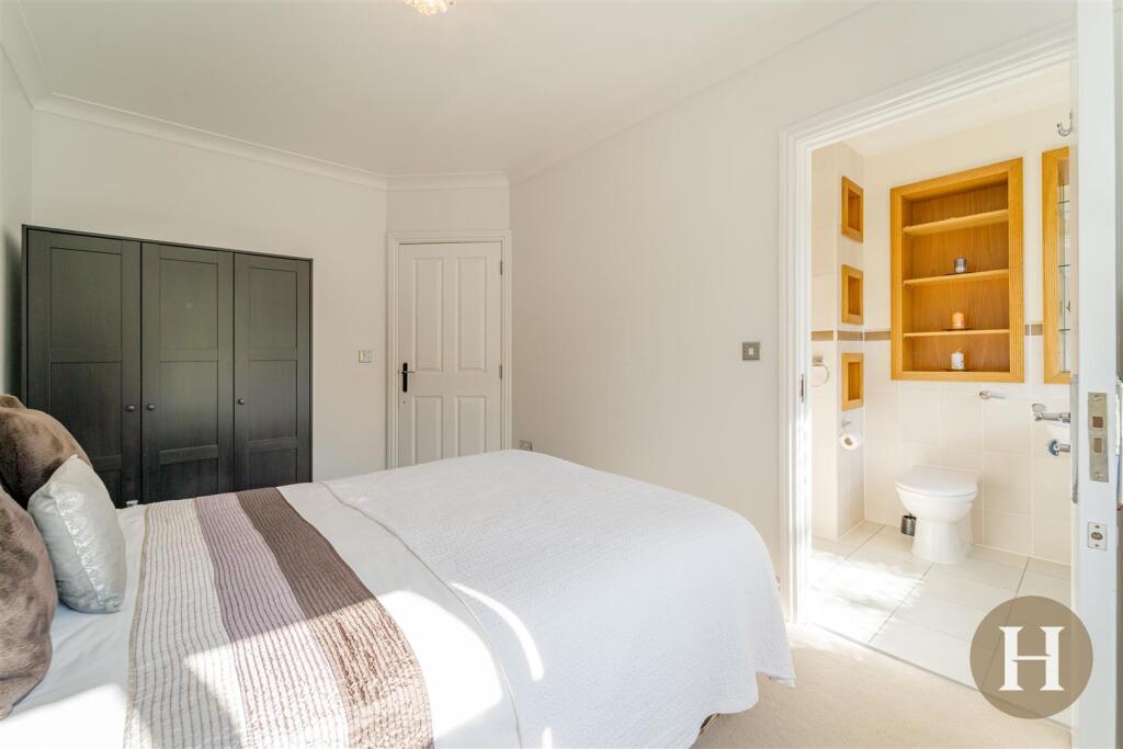 Hadleigh Estate Agents-13.jpg