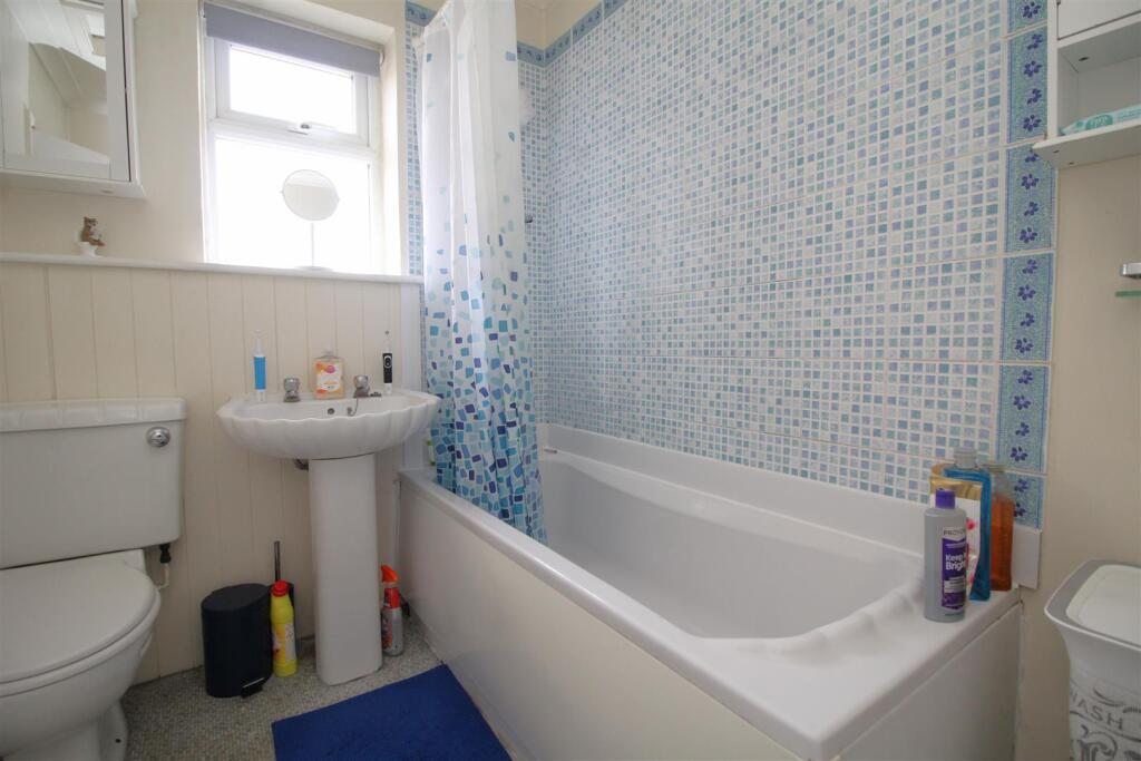 bathroom .JPG