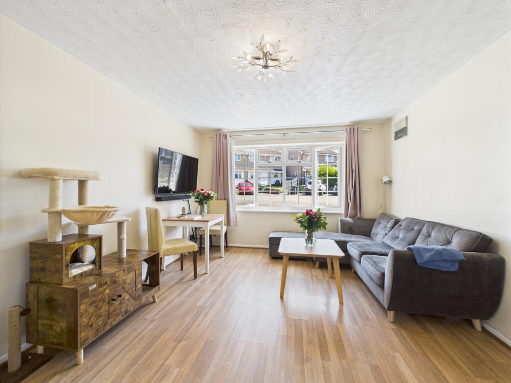 CAM02023G0-PR0156-STILL034