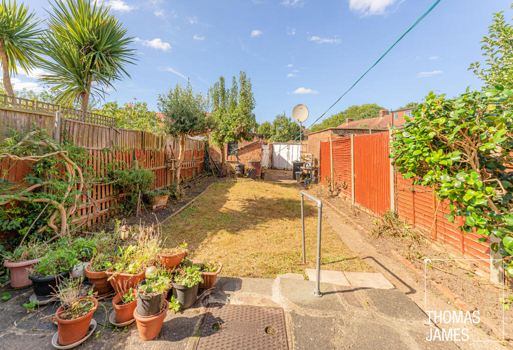 Firs Lane, patio