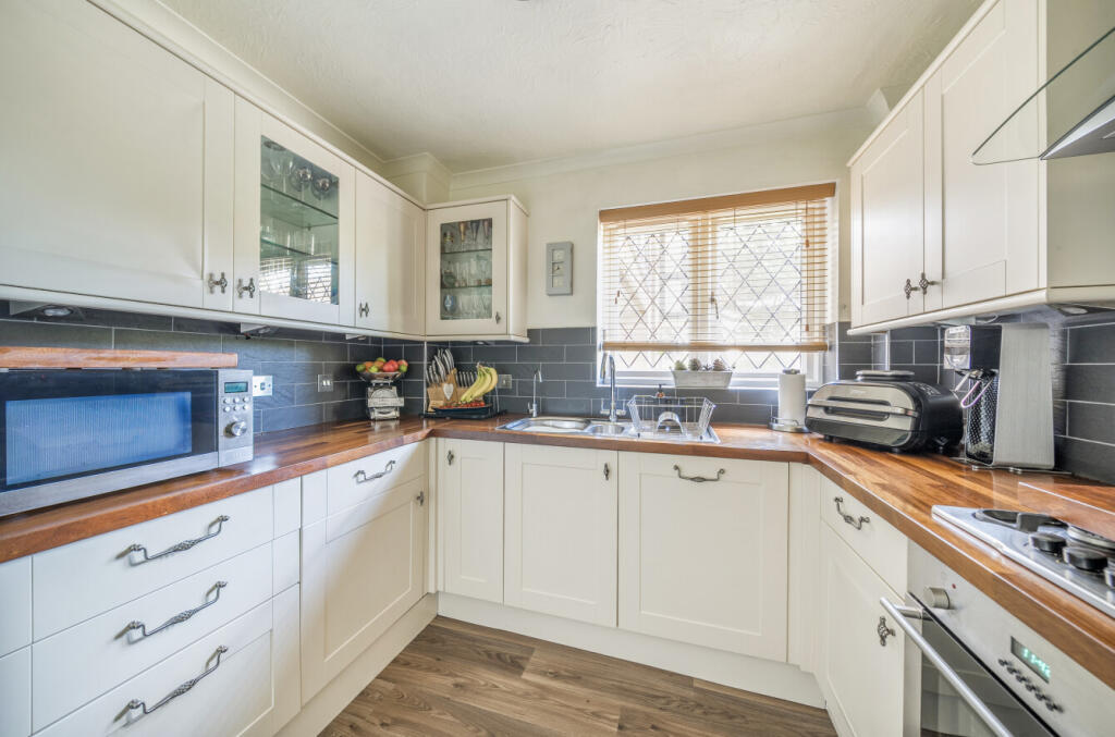 1348859-14-68bade...