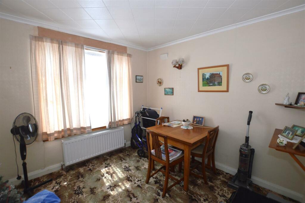 230 Lyndhurst Avenue bed 2.JPG