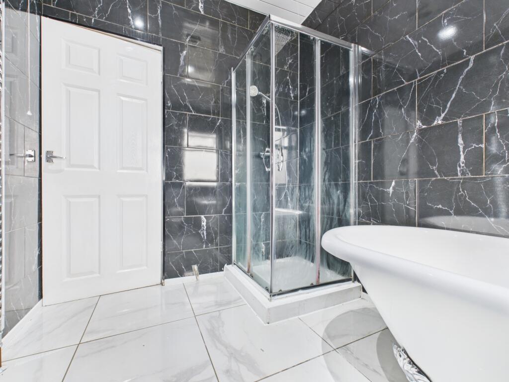 CAM03729G0-PR0139-STILL015