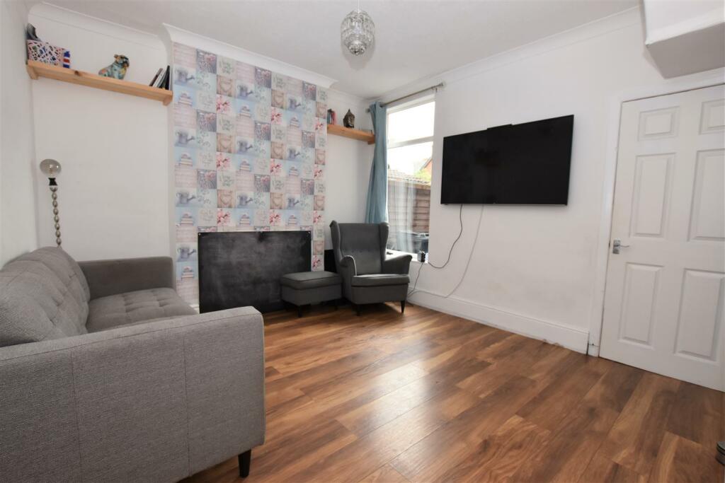 Rear Facing Lounge.jpg