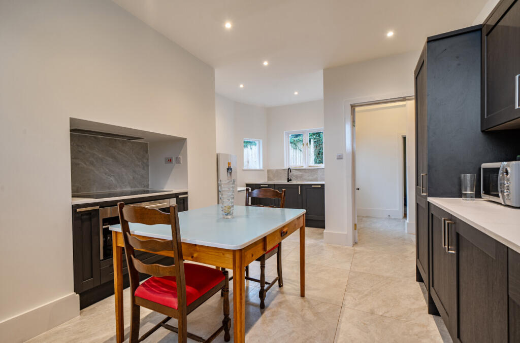 1371578-11-68f793...