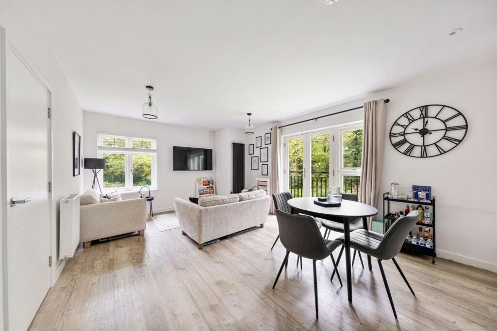 Open Plan Living/Kit