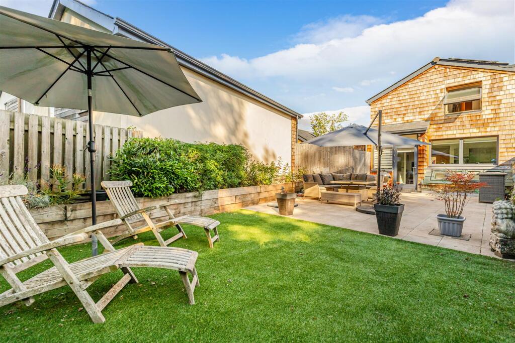 A05 - 18 Baltic Way Totnes - 250926.jpg