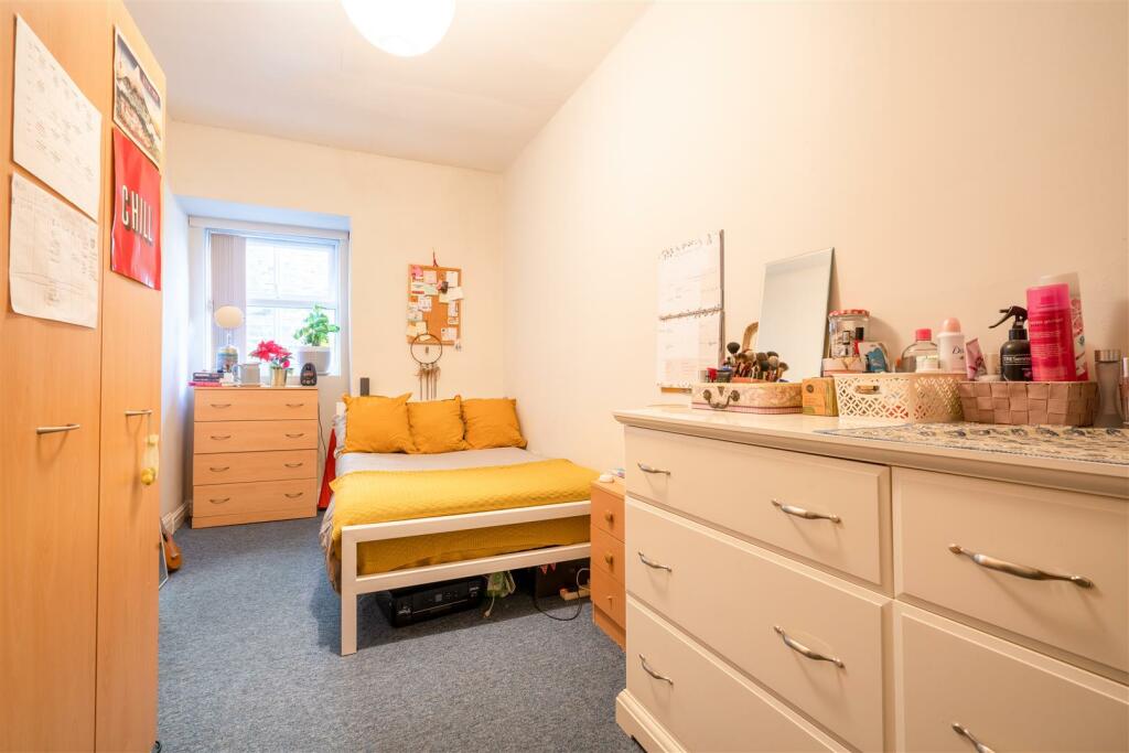Bedroom 6.jpg