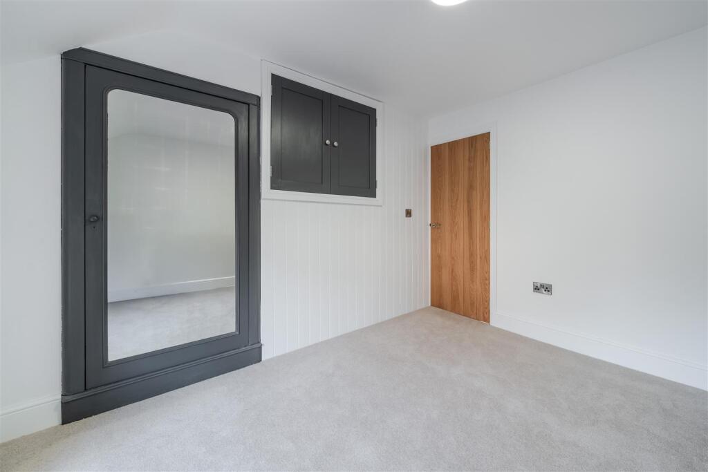 Bedroom 2-2.jpg