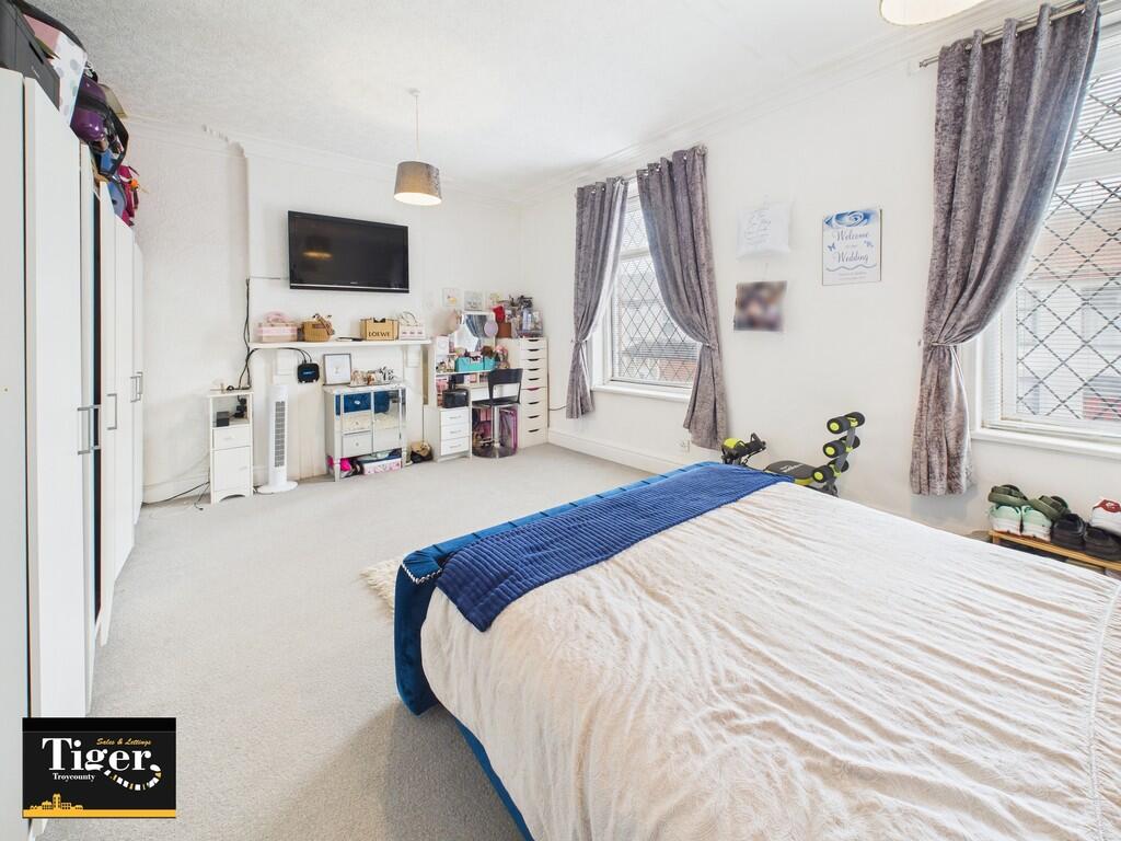 CAM02176G0-PR0725...