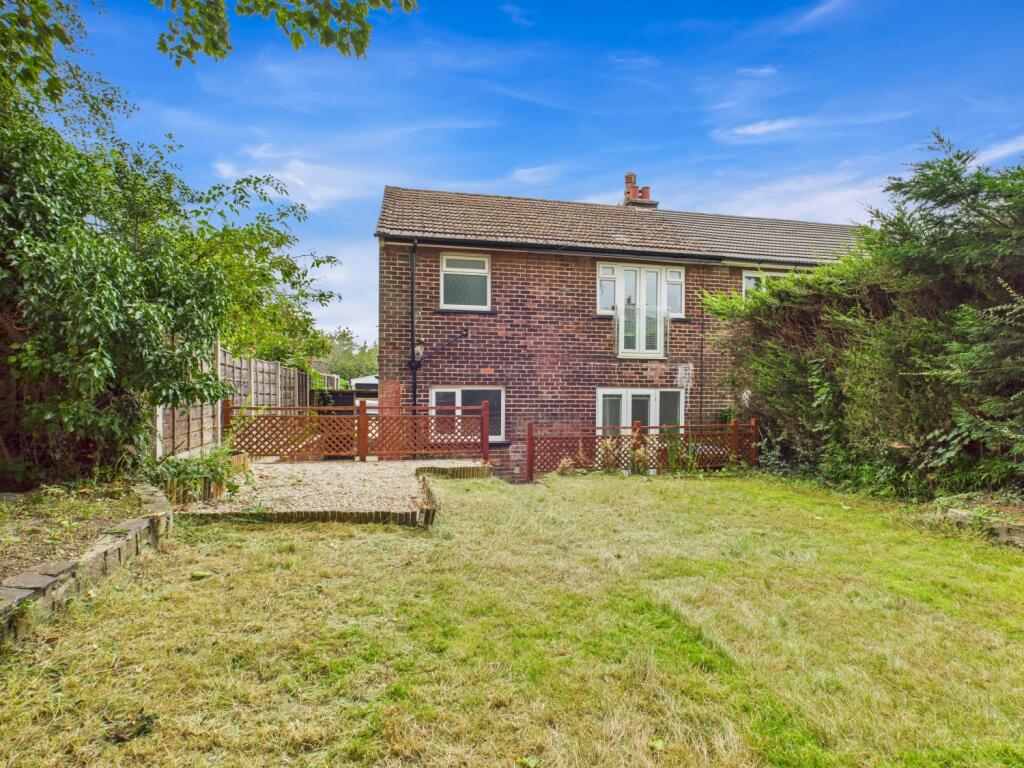 CAM03729G0-PR0122-STILL005