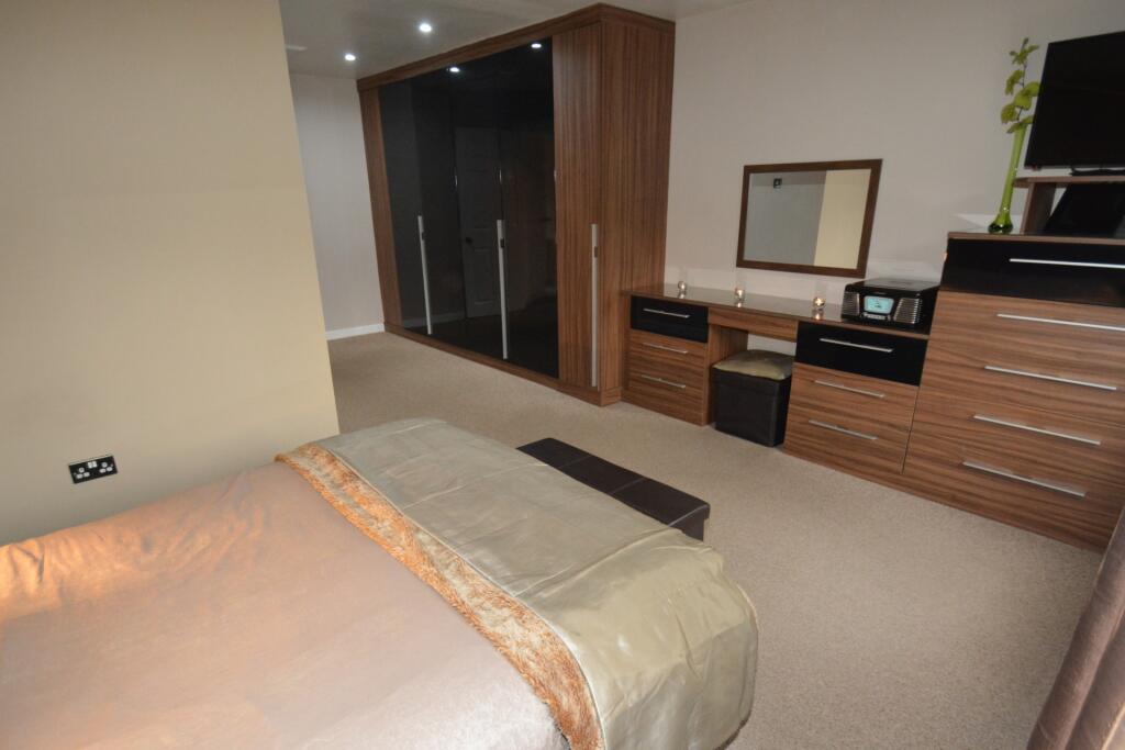 MASTER/DRESSING AREA
