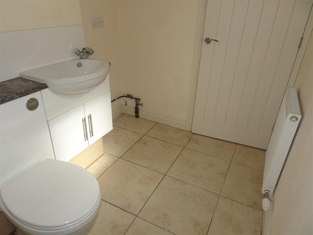 UTILITY CLOAKROOM