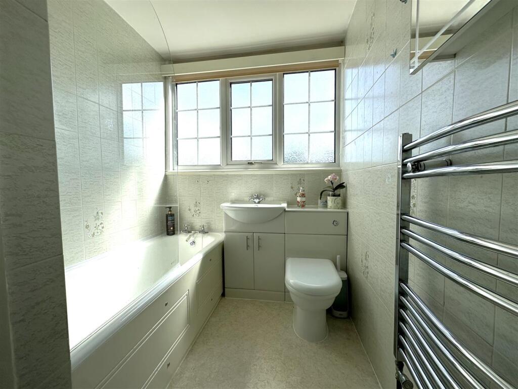 Family Bathroom 476