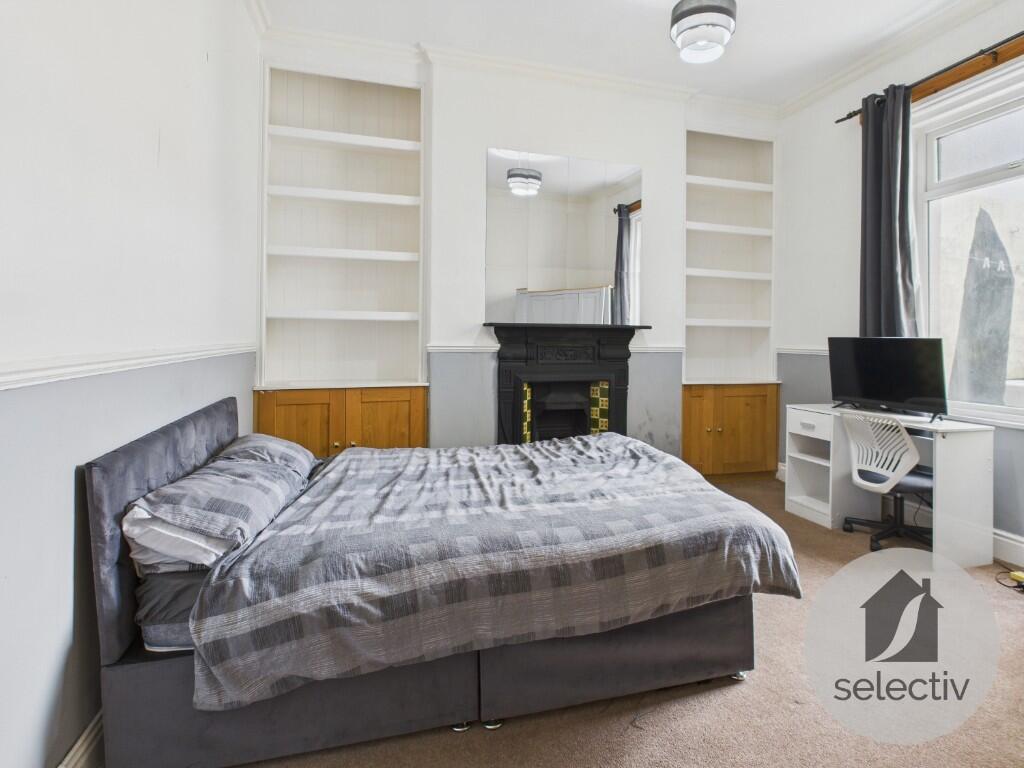 Dining Room / Bedroo