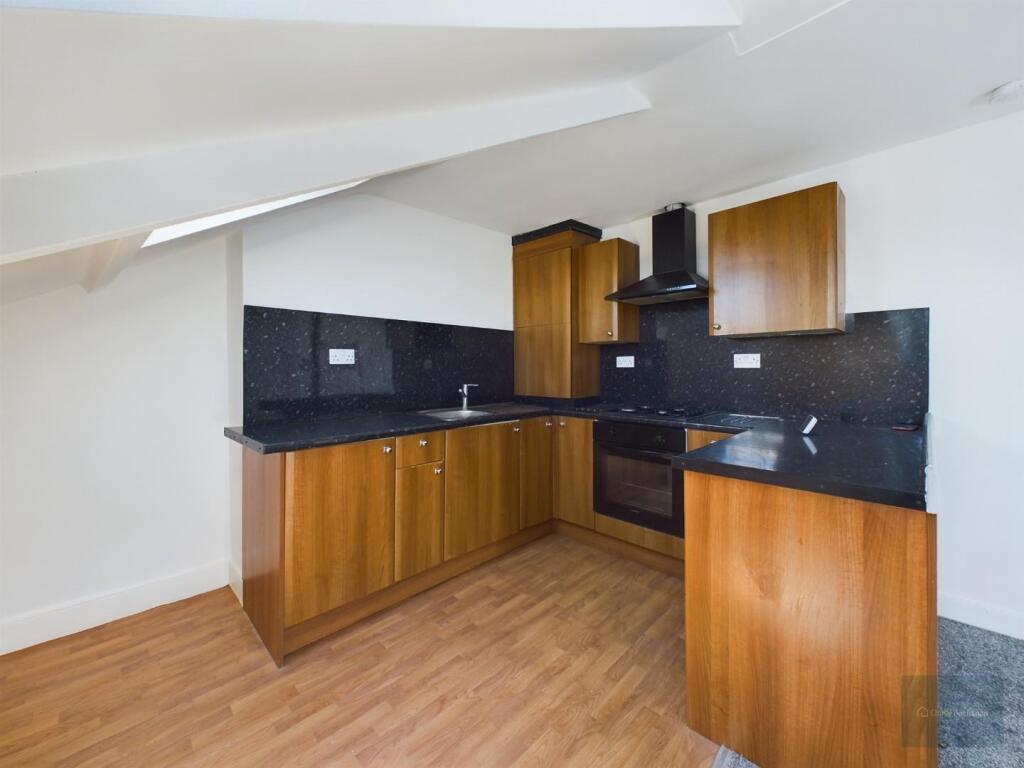 lounge kitchen pic 2