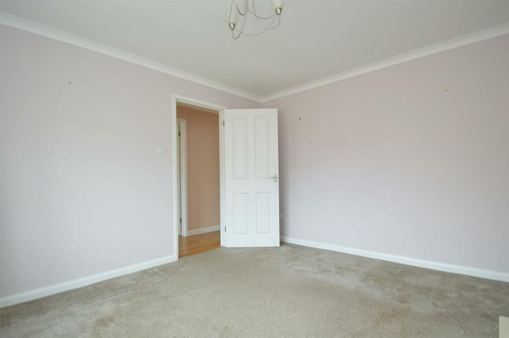 resizedLounge2.jpg