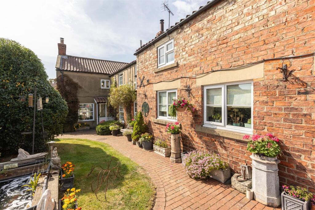 Rockery Cottage External-7.jpg