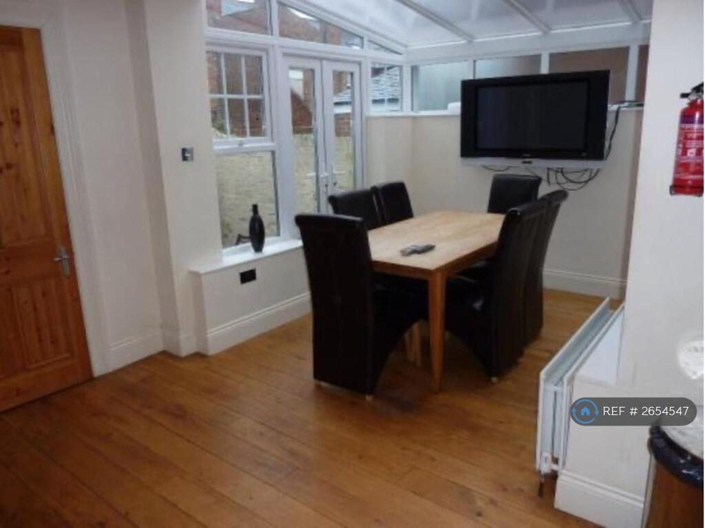 Huge Breakfast Kitchen Conservatory With 55" Smart