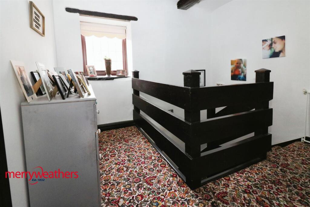 FIRST FLOOR LANDING