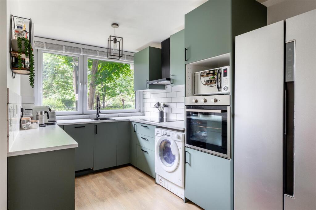 16 Otho Court-14.jpg